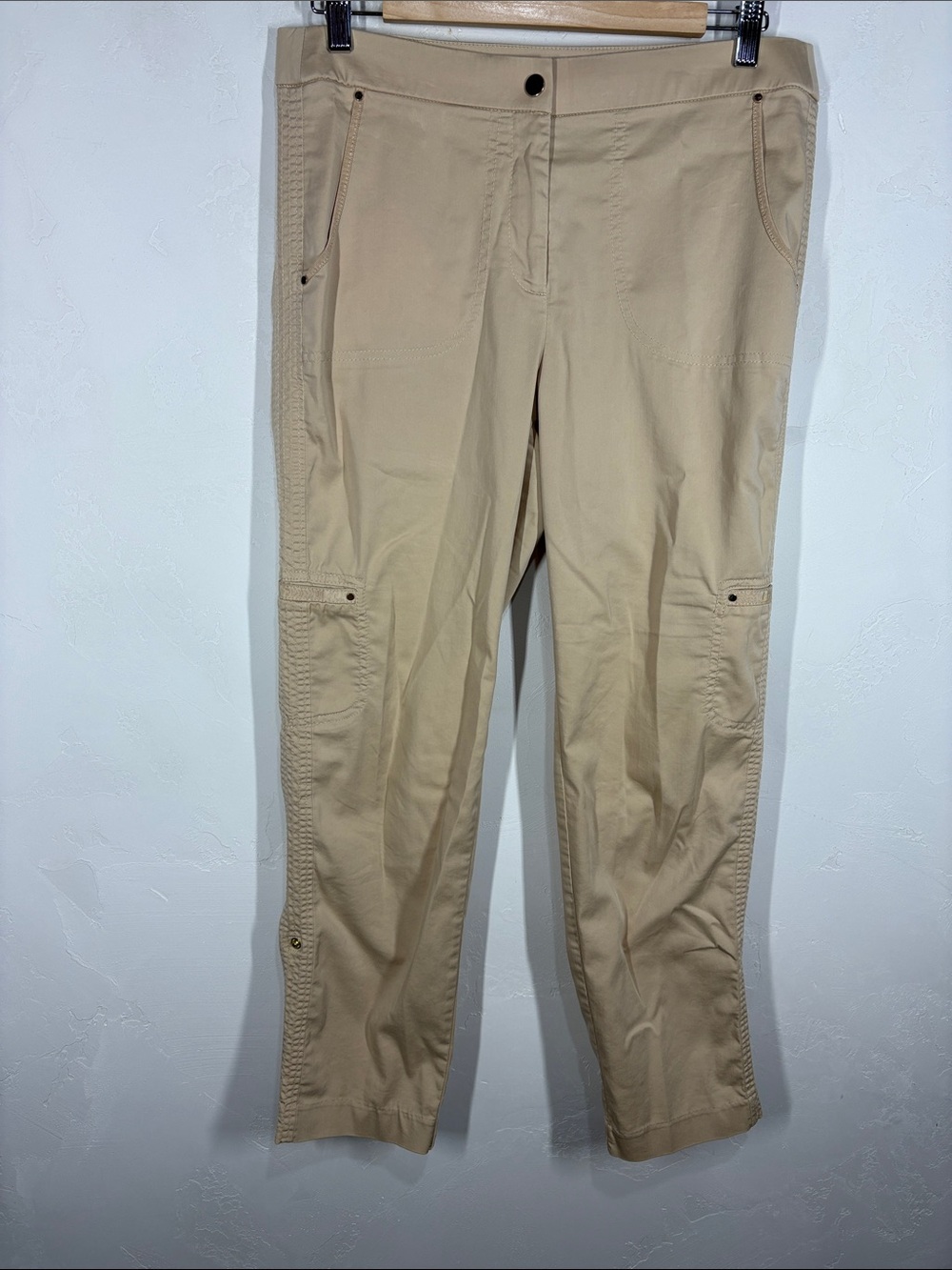 Chico’s tan lightweight cargo pants size Chico’s 0.5/6